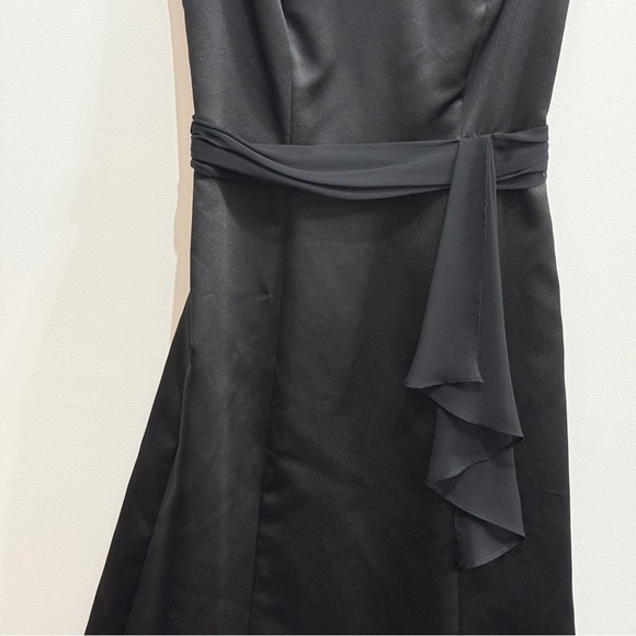 David’s Bridal Black Formal Gown with Sash Size 2 - Picture 3 of 7